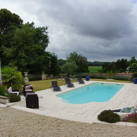 Le Petit Nid Villa Neuillé-le-Lierre Exterior foto