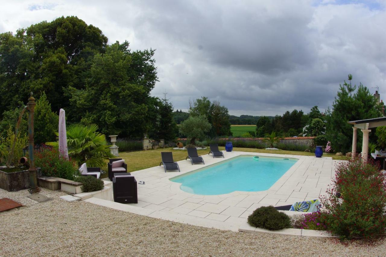 Le Petit Nid Villa Neuillé-le-Lierre Exterior foto